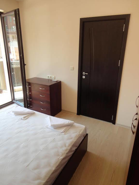 Holiday Apartments In Pomorie Esterno foto