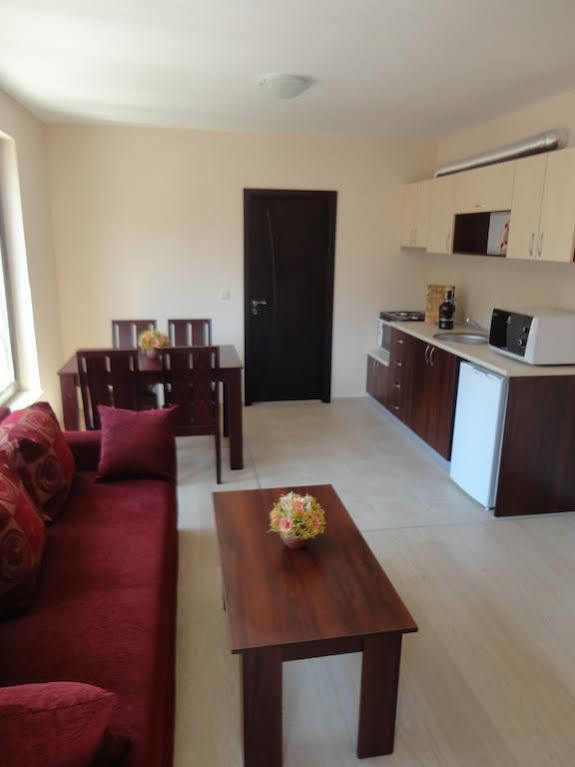 Holiday Apartments In Pomorie Esterno foto