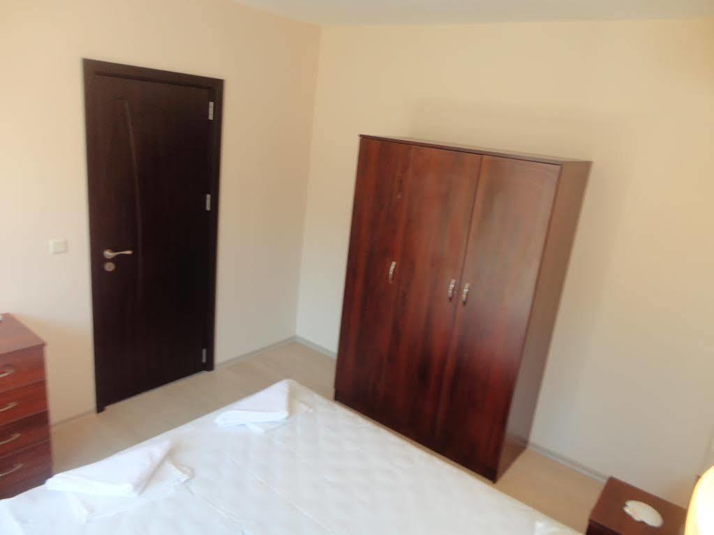 Holiday Apartments In Pomorie Esterno foto