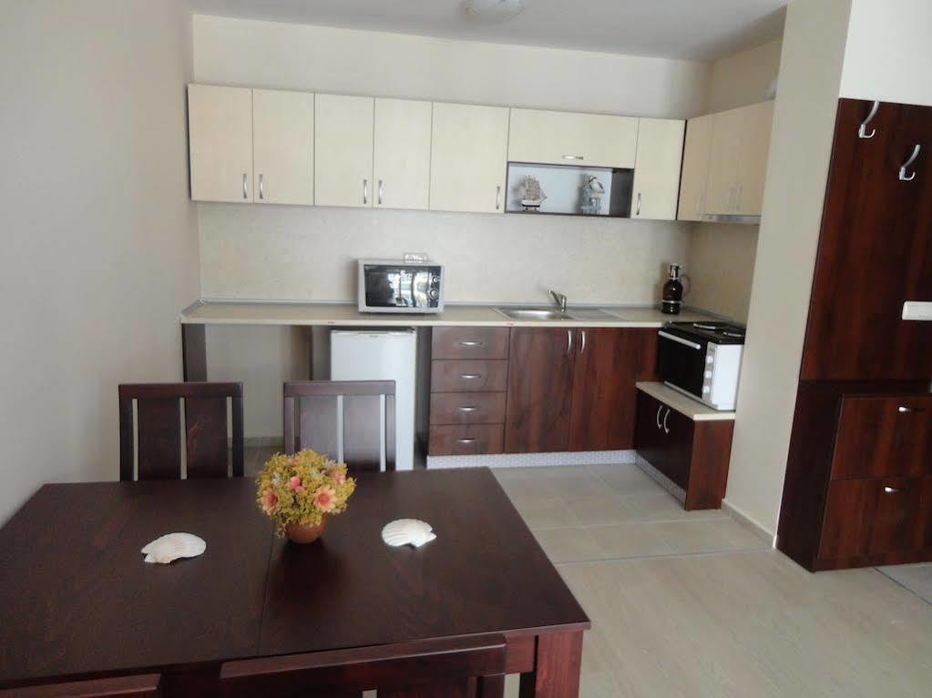 Holiday Apartments In Pomorie Esterno foto